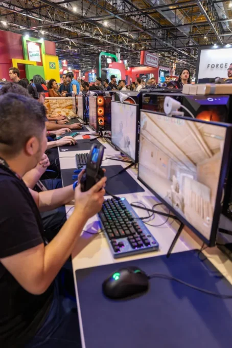Setup imbatível: mesa ergonômica com ajuste elétrico